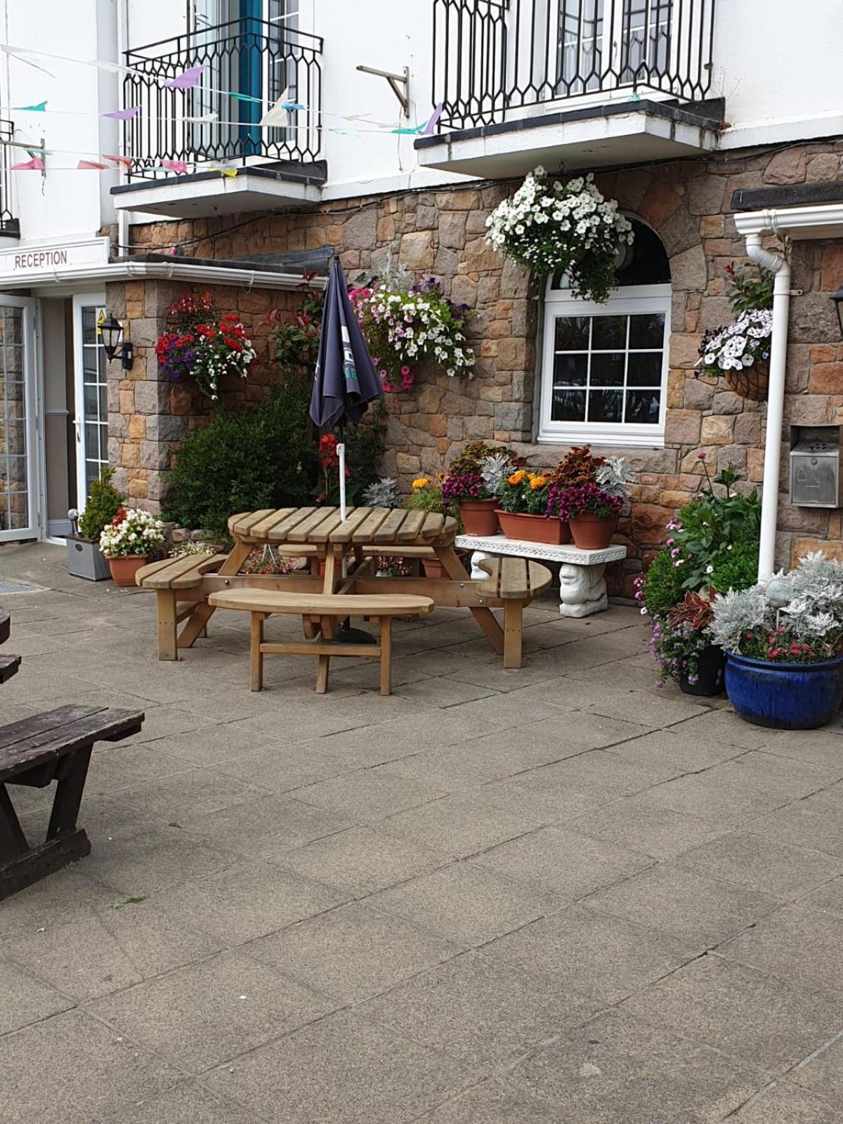 The Prince Of Wales Hotel St Ouen's Exterior photo