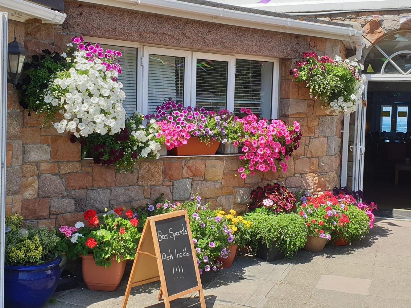 The Prince Of Wales Hotel St Ouen's Exterior photo